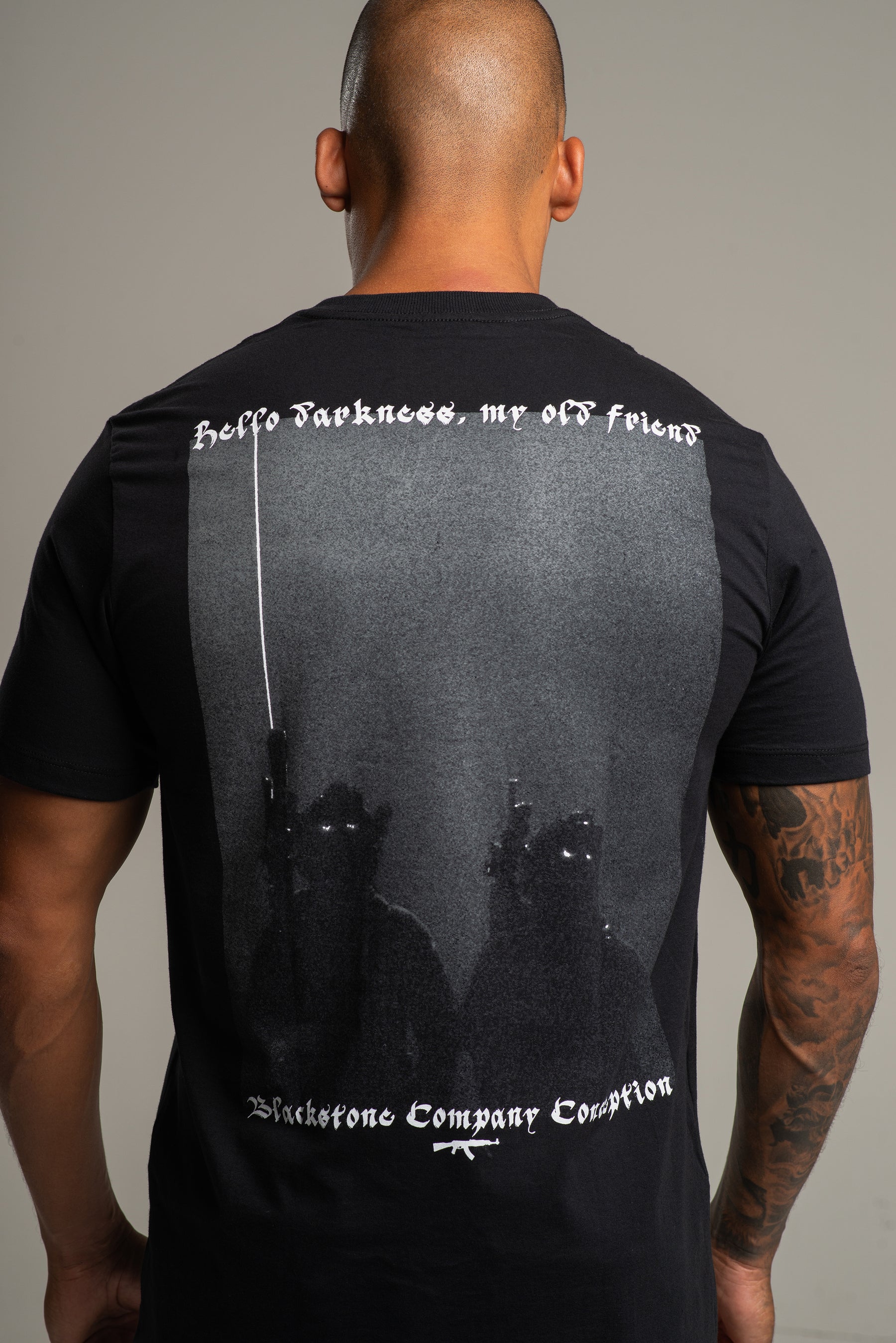 T-SHIRT HELLO DARKNESS